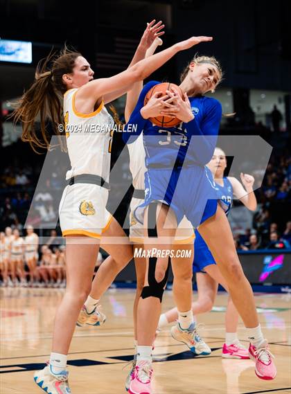 Thumbnail 2 in Olmsted Falls vs. Springboro (OHSAA Division 1 Final) photogallery.