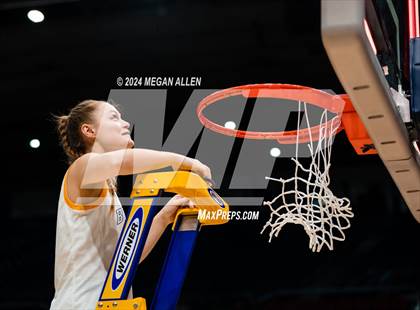 Thumbnail 3 in Olmsted Falls vs. Springboro (OHSAA Division 1 Final) photogallery.