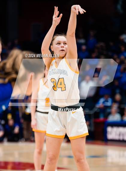 Thumbnail 3 in Olmsted Falls vs. Springboro (OHSAA Division 1 Final) photogallery.