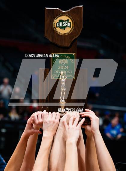 Thumbnail 2 in Olmsted Falls vs. Springboro (OHSAA Division 1 Final) photogallery.