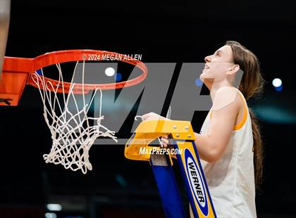 Thumbnail 2 in Olmsted Falls vs. Springboro (OHSAA Division 1 Final) photogallery.