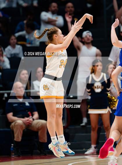 Thumbnail 1 in Olmsted Falls vs. Springboro (OHSAA Division 1 Final) photogallery.