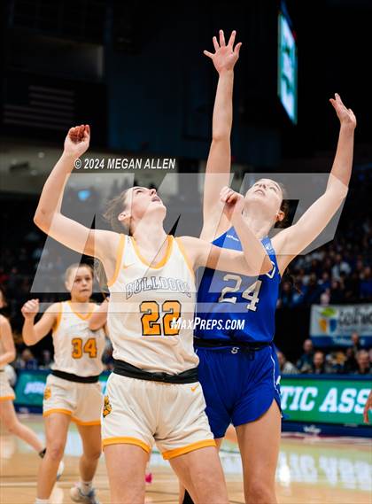 Thumbnail 1 in Olmsted Falls vs. Springboro (OHSAA Division 1 Final) photogallery.