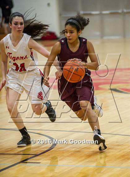Thumbnail 2 in Katy Tigers vs Cinco Ranch photogallery.