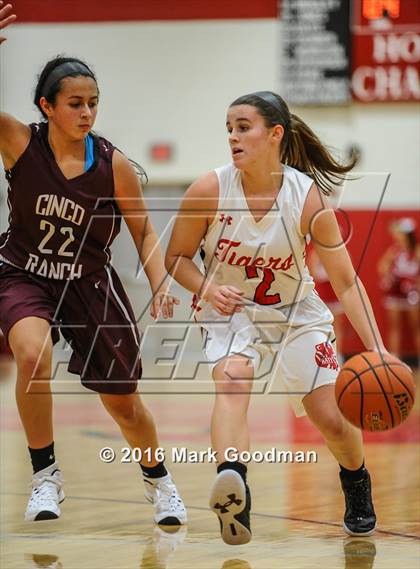 Thumbnail 2 in Katy Tigers vs Cinco Ranch photogallery.