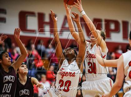 Thumbnail 2 in Katy Tigers vs Cinco Ranch photogallery.