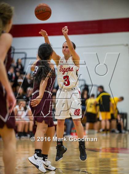 Thumbnail 1 in Katy Tigers vs Cinco Ranch photogallery.