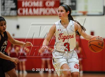 Thumbnail 3 in Katy Tigers vs Cinco Ranch photogallery.