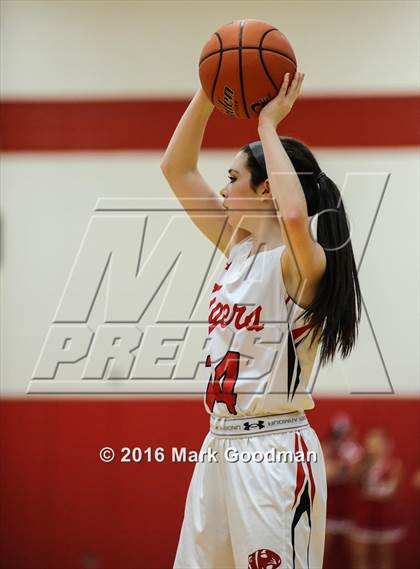 Thumbnail 1 in Katy Tigers vs Cinco Ranch photogallery.