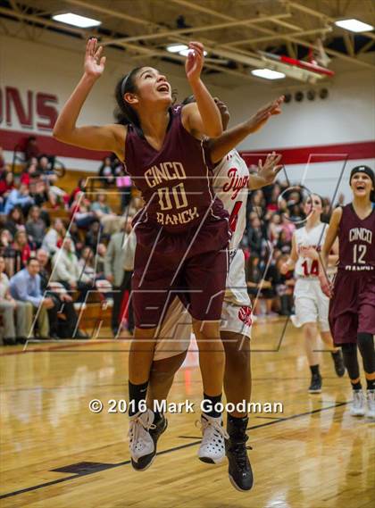 Thumbnail 2 in Katy Tigers vs Cinco Ranch photogallery.