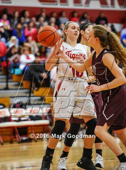 Thumbnail 3 in Katy Tigers vs Cinco Ranch photogallery.