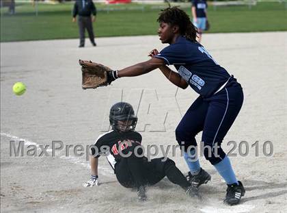 Thumbnail 2 in Guilford vs Harlem photogallery.