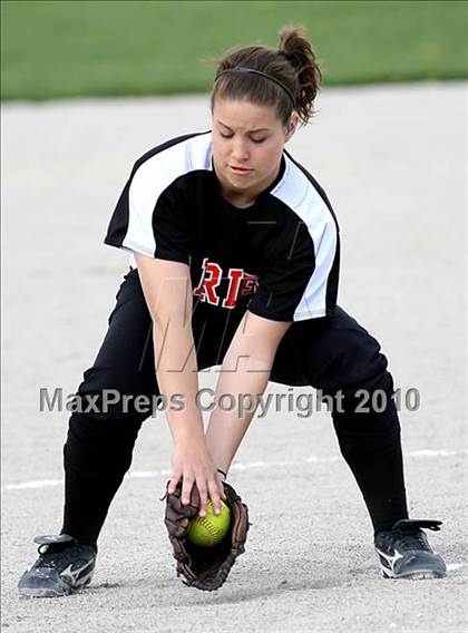 Thumbnail 2 in Guilford vs Harlem photogallery.