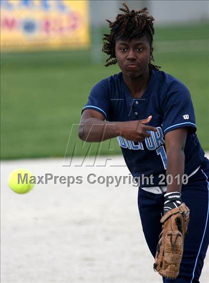 Thumbnail 1 in Guilford vs Harlem photogallery.