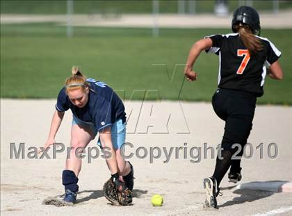 Thumbnail 3 in Guilford vs Harlem photogallery.