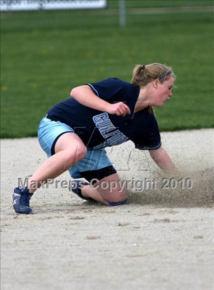 Thumbnail 3 in Guilford vs Harlem photogallery.