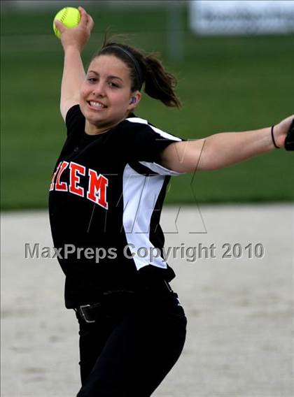 Thumbnail 2 in Guilford vs Harlem photogallery.