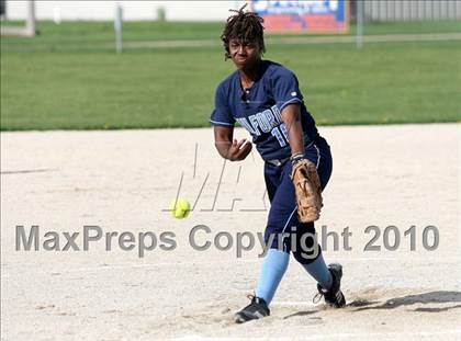 Thumbnail 2 in Guilford vs Harlem photogallery.