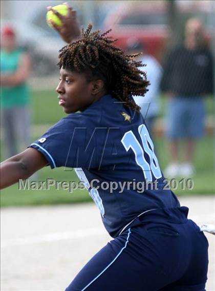 Thumbnail 2 in Guilford vs Harlem photogallery.