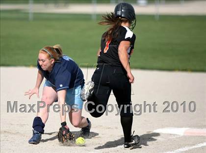 Thumbnail 2 in Guilford vs Harlem photogallery.