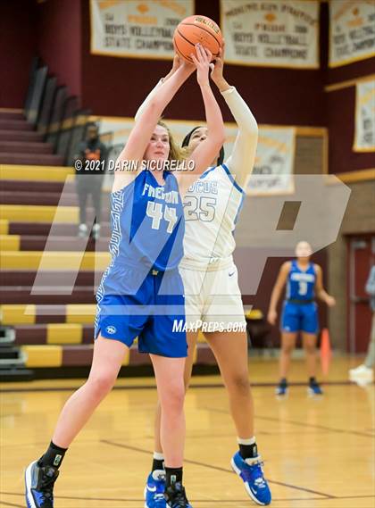 Thumbnail 2 in La Jolla Country Day vs. Fremont (Nike Tournament of Champions) photogallery.