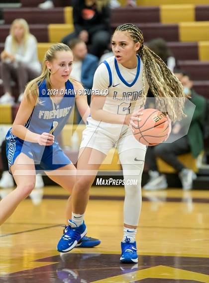 Thumbnail 1 in La Jolla Country Day vs. Fremont (Nike Tournament of Champions) photogallery.