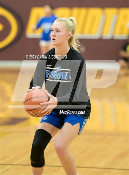 Thumbnail 2 in La Jolla Country Day vs. Fremont (Nike Tournament of Champions) photogallery.