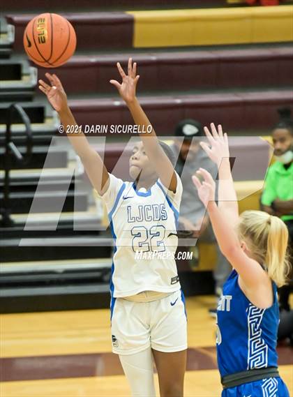 Thumbnail 1 in La Jolla Country Day vs. Fremont (Nike Tournament of Champions) photogallery.