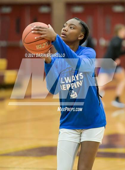 Thumbnail 2 in La Jolla Country Day vs. Fremont (Nike Tournament of Champions) photogallery.