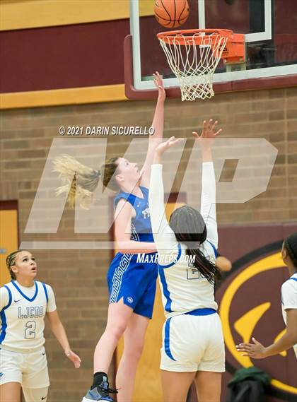 Thumbnail 2 in La Jolla Country Day vs. Fremont (Nike Tournament of Champions) photogallery.