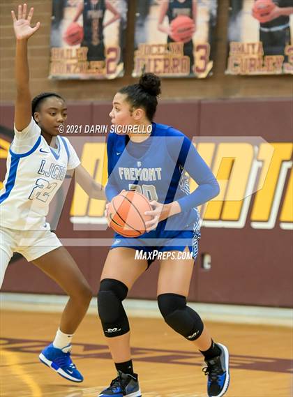 Thumbnail 1 in La Jolla Country Day vs. Fremont (Nike Tournament of Champions) photogallery.