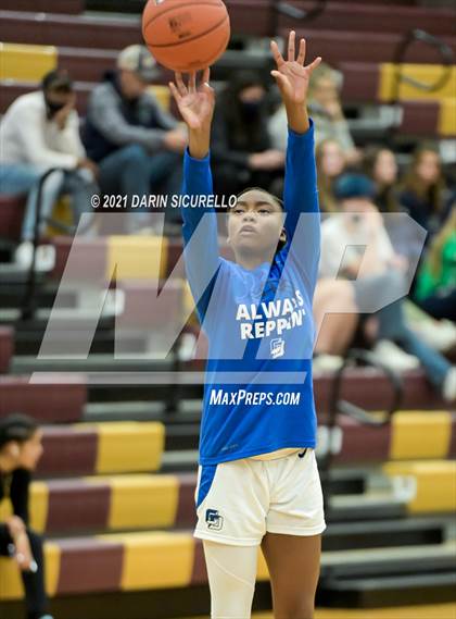 Thumbnail 2 in La Jolla Country Day vs. Fremont (Nike Tournament of Champions) photogallery.