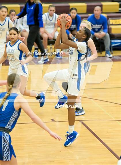 Thumbnail 3 in La Jolla Country Day vs. Fremont (Nike Tournament of Champions) photogallery.