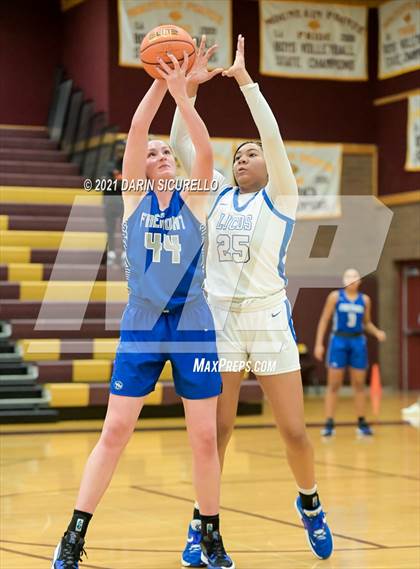 Thumbnail 3 in La Jolla Country Day vs. Fremont (Nike Tournament of Champions) photogallery.