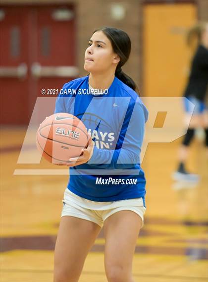 Thumbnail 2 in La Jolla Country Day vs. Fremont (Nike Tournament of Champions) photogallery.