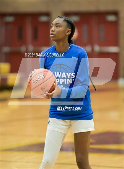 Thumbnail 2 in La Jolla Country Day vs. Fremont (Nike Tournament of Champions) photogallery.