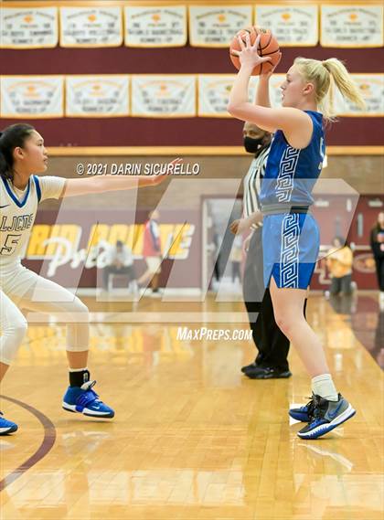 Thumbnail 2 in La Jolla Country Day vs. Fremont (Nike Tournament of Champions) photogallery.