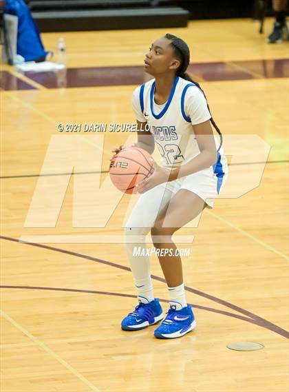 Thumbnail 1 in La Jolla Country Day vs. Fremont (Nike Tournament of Champions) photogallery.