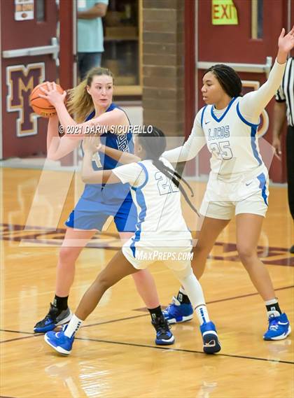 Thumbnail 3 in La Jolla Country Day vs. Fremont (Nike Tournament of Champions) photogallery.