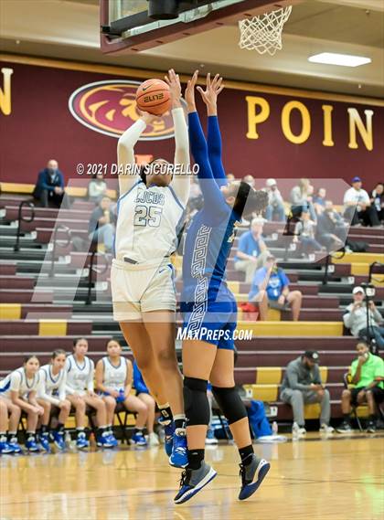 Thumbnail 2 in La Jolla Country Day vs. Fremont (Nike Tournament of Champions) photogallery.