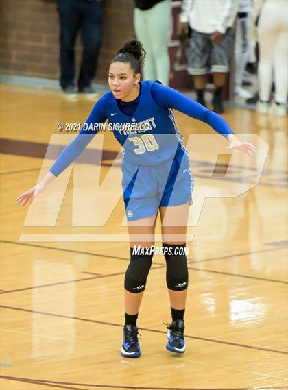 Thumbnail 2 in La Jolla Country Day vs. Fremont (Nike Tournament of Champions) photogallery.