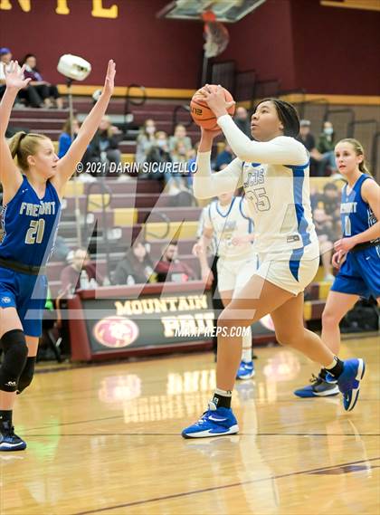 Thumbnail 2 in La Jolla Country Day vs. Fremont (Nike Tournament of Champions) photogallery.