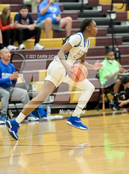 Thumbnail 1 in La Jolla Country Day vs. Fremont (Nike Tournament of Champions) photogallery.