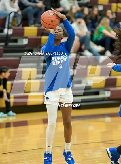 Thumbnail 1 in La Jolla Country Day vs. Fremont (Nike Tournament of Champions) photogallery.