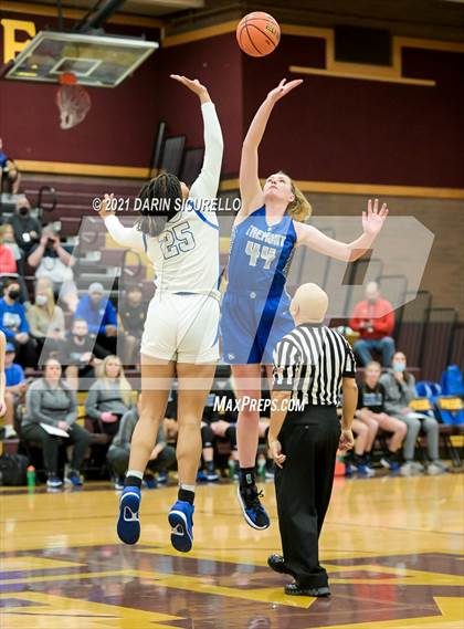 Thumbnail 1 in La Jolla Country Day vs. Fremont (Nike Tournament of Champions) photogallery.