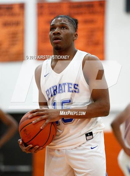 Thumbnail 2 in Lane Tech vs Proviso East (IHSA 4A Regional Semifinal) photogallery.