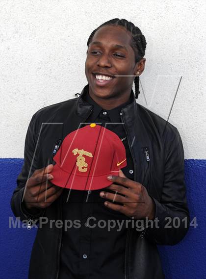 Thumbnail 3 in Adoree' Jackson Signing Day Ceremony photogallery.