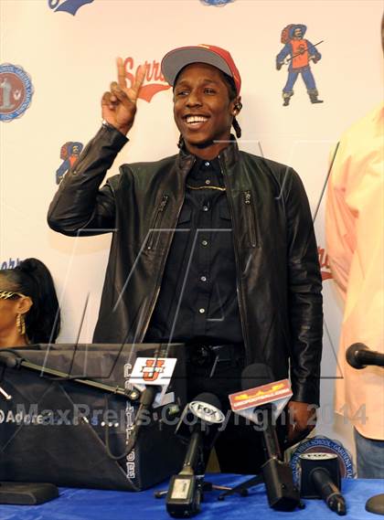 Thumbnail 2 in Adoree' Jackson Signing Day Ceremony photogallery.