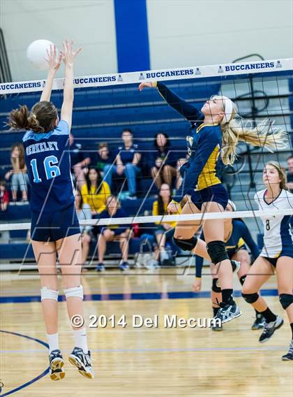 Thumbnail 2 in Berkeley Prep vs. Steinbrenner (Berkeley JV Tournament) photogallery.