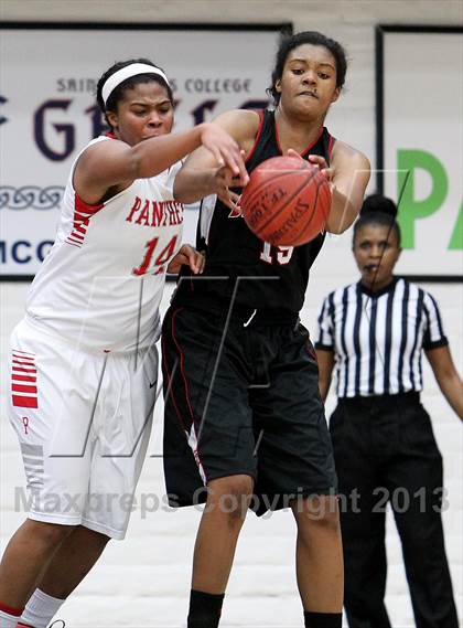 Thumbnail 3 in St. Mary's vs. Salesian photogallery.